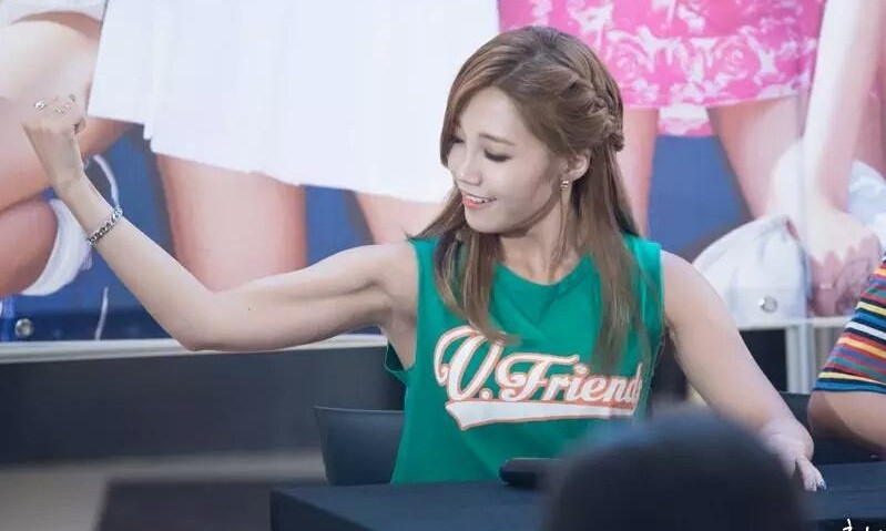 Ngoài Kim Sejeong, K-Pop còn rất nhiều nữ idol “nhìn mặt đáng yêu, nhìn cánh tay hết hồn” ảnh 7