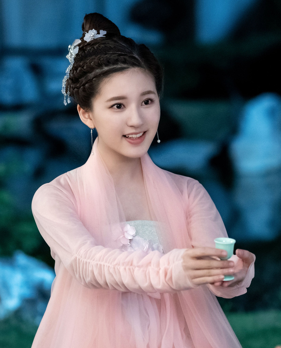 Phản ứng bất ngờ của Triệu Lộ Tư khi bị đặt lên bàn cân với Triệu Lệ Dĩnh ảnh 3