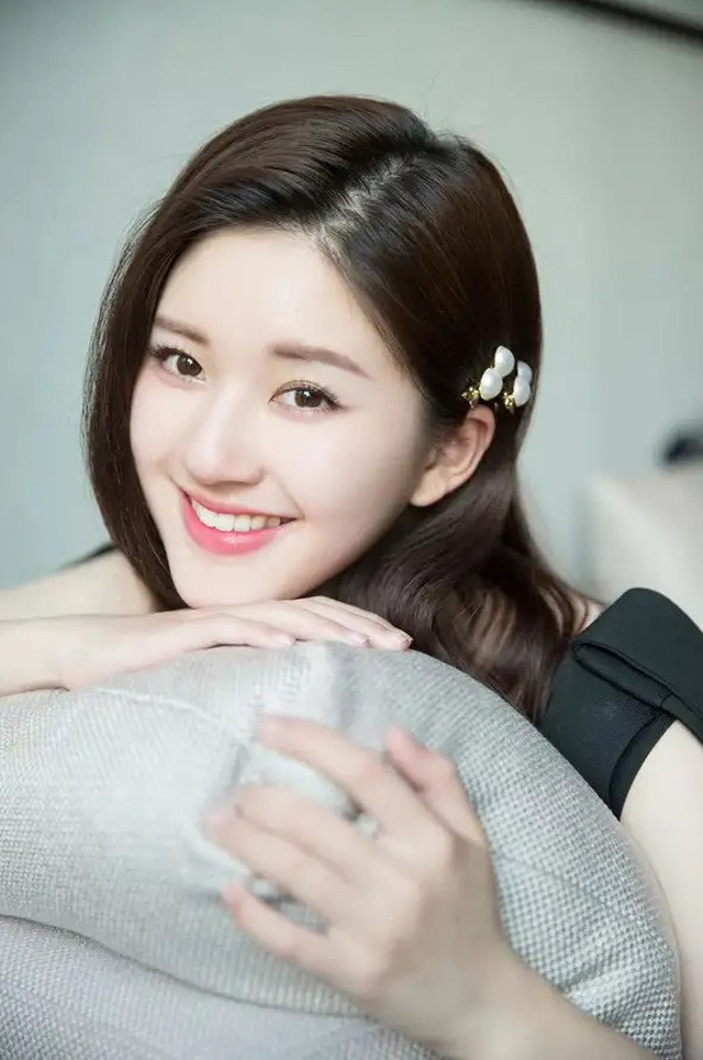 Phản ứng bất ngờ của Triệu Lộ Tư khi bị đặt lên bàn cân với Triệu Lệ Dĩnh ảnh 2