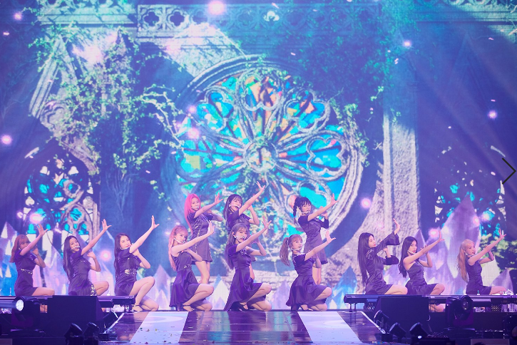 Bốn lý do khiến fan K-Pop khó thể bỏ qua phim âm nhạc “IZ*ONE: Ngước nhìn tôi” ảnh 1