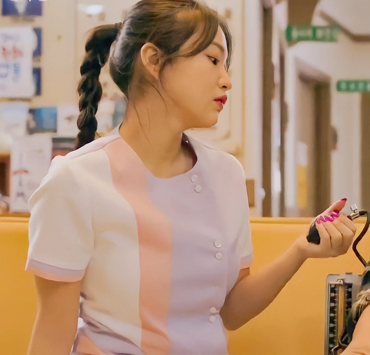 Sau Jennie (BLACKPINK), tới lượt Yeri (Red Velvet) nhận "gạch đá" chỉ vì mặc đồ y tá lệch chuẩn ảnh 2