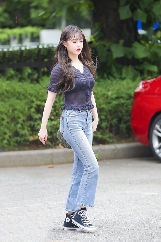 Đâu cần ăn vận cầu kỳ, những mỹ nhân K-Pop này mặc quần jeans vẫn đẹp hút hồn ảnh 8