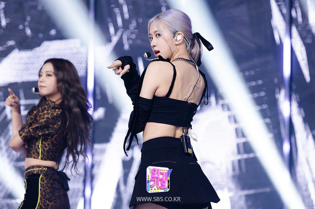 Liên tiếp đụng hàng mỹ nhân châu Á nhưng vì đâu BLACKPINK vẫn được khen đẹp hơn hẳn? ảnh 2