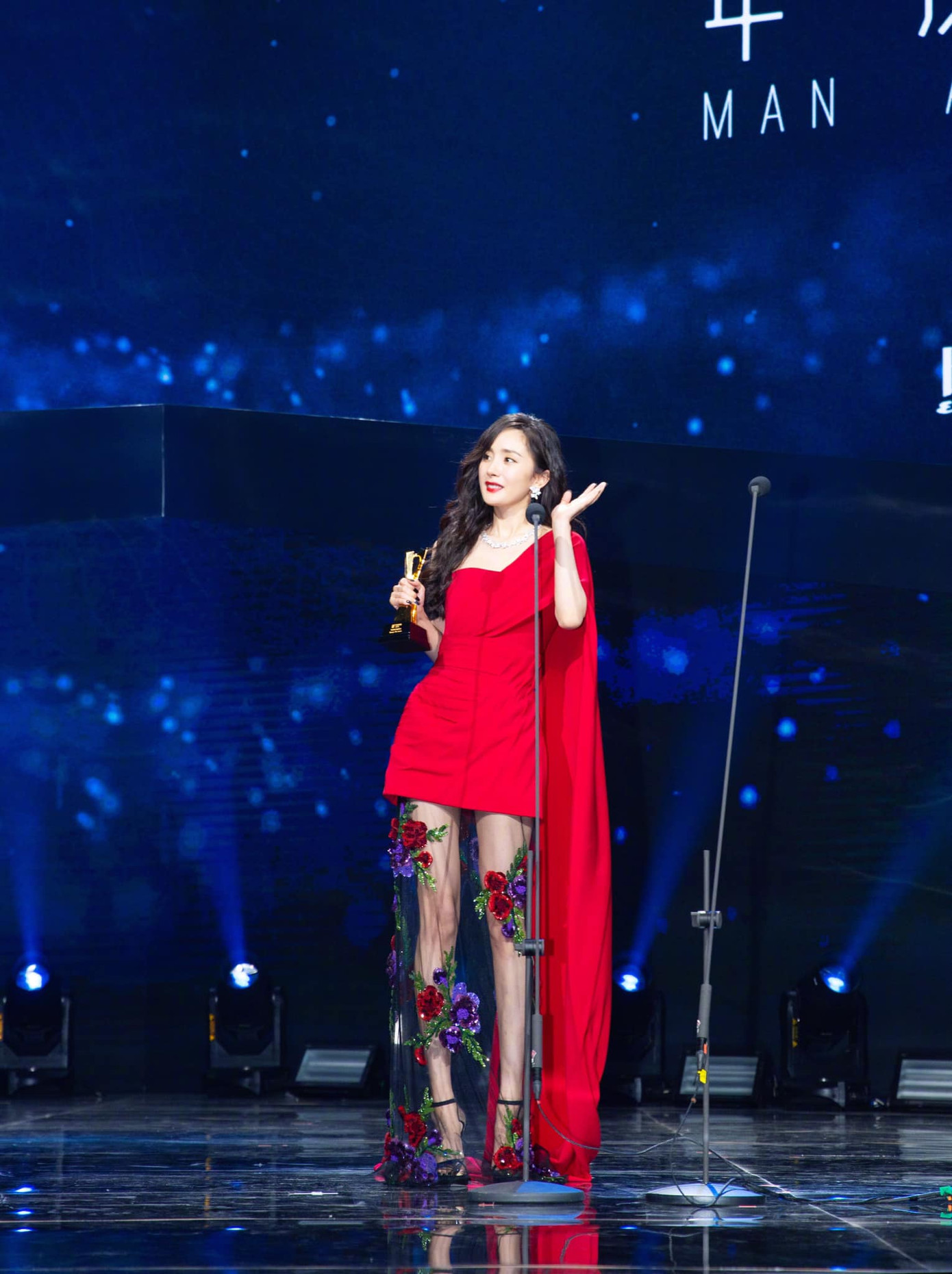 Đến Dương Mịch cũng có ngày sụt giảm phong độ: Từ váy áo đến trang điểm đều “hết hồn” ảnh 5