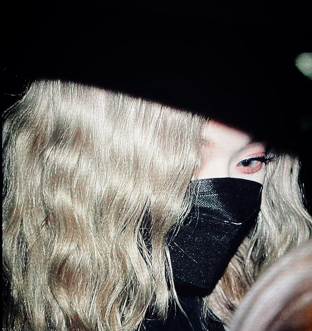 Chỉ là đeo khẩu trang đi làm mà aespa vẫn được khen ngợi vì thần thái sang chảnh ảnh 3