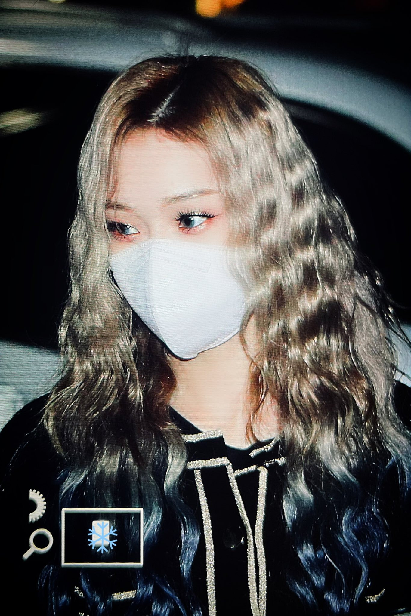 Chỉ là đeo khẩu trang đi làm mà aespa vẫn được khen ngợi vì thần thái sang chảnh ảnh 4