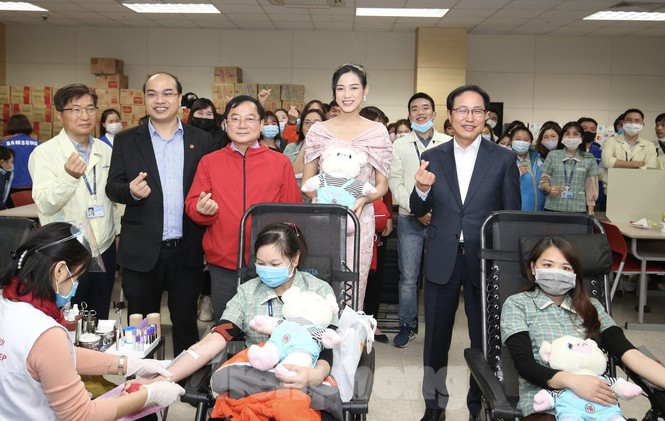 Hoa hậu Đỗ Thị Hà là đại sứ của hành trình Chủ Nhật Đỏ 2021 Hàng nghìn người chung tay giúp hành trình Chủ Nhật Đỏ 2021 tiếp nhận lượng máu kỷ lục ảnh 3