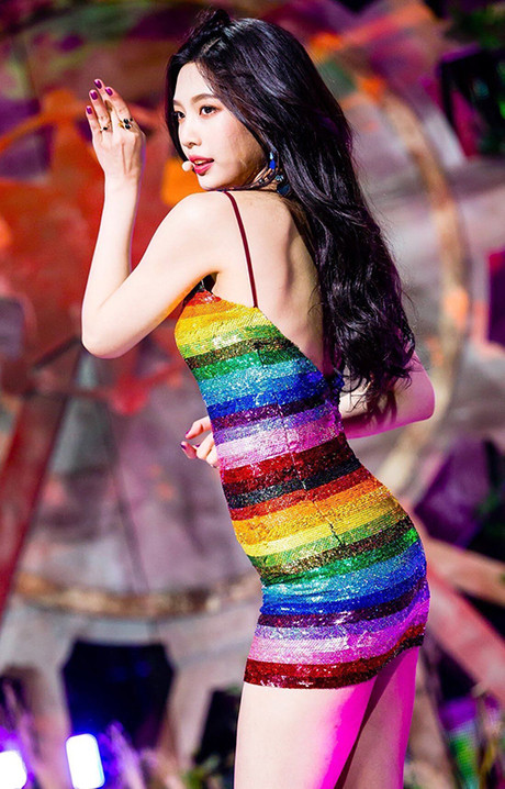 Váy bodycon - "vũ khí bí mật" để khoe trọn thân hình quyến rũ của các nữ thần K-Pop ảnh 4