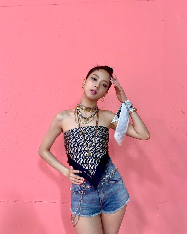 Khi Jisoo (BLACKPINK) đụng hàng Suzy: Cuộc chiến sắc đẹp của các “Nữ thần K-Pop” ảnh 5