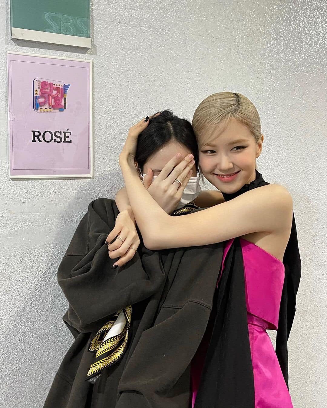 Chỉ kể câu chuyện vui về Lisa thôi mà Rosé cũng bị anti-fan kiếm cớ công kích ảnh 3