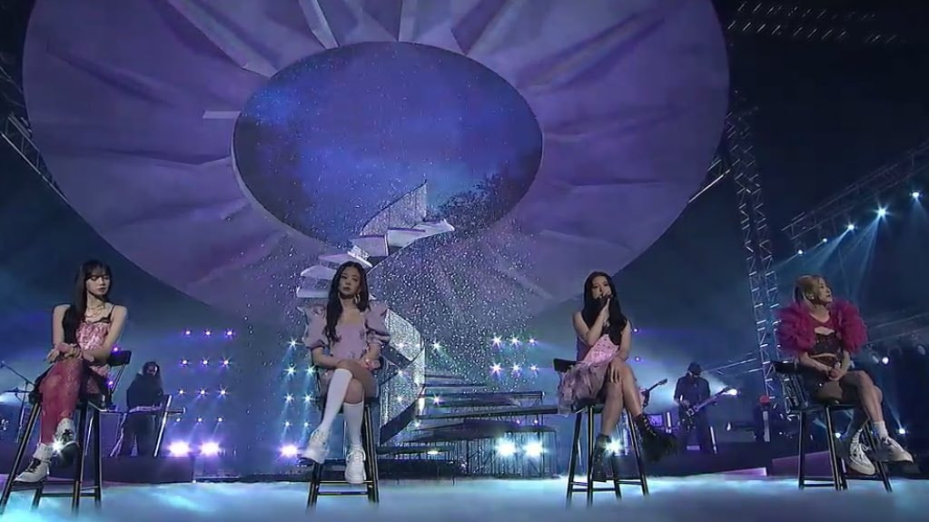 BLACKPINK diện toàn đồ đẹp trong concert The Show nhưng vẫn có một bộ khiến netizen khó cảm ảnh 6