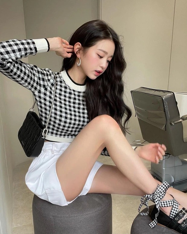 Ngắm nhan sắc đỉnh cao của Jang Won Young: Mặc đồ đơn giản vẫn ăn đứt hàng loạt đàn chị ảnh 2