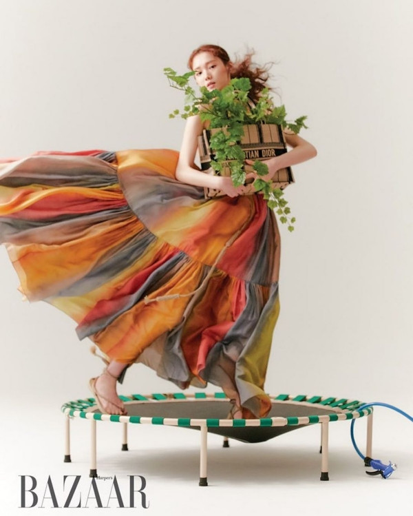 Đã tìm ra "chiếc váy thần thánh" được các mỹ nhân châu Á yêu thích nhất: Jisoo liệu có thắng thế? ảnh 7