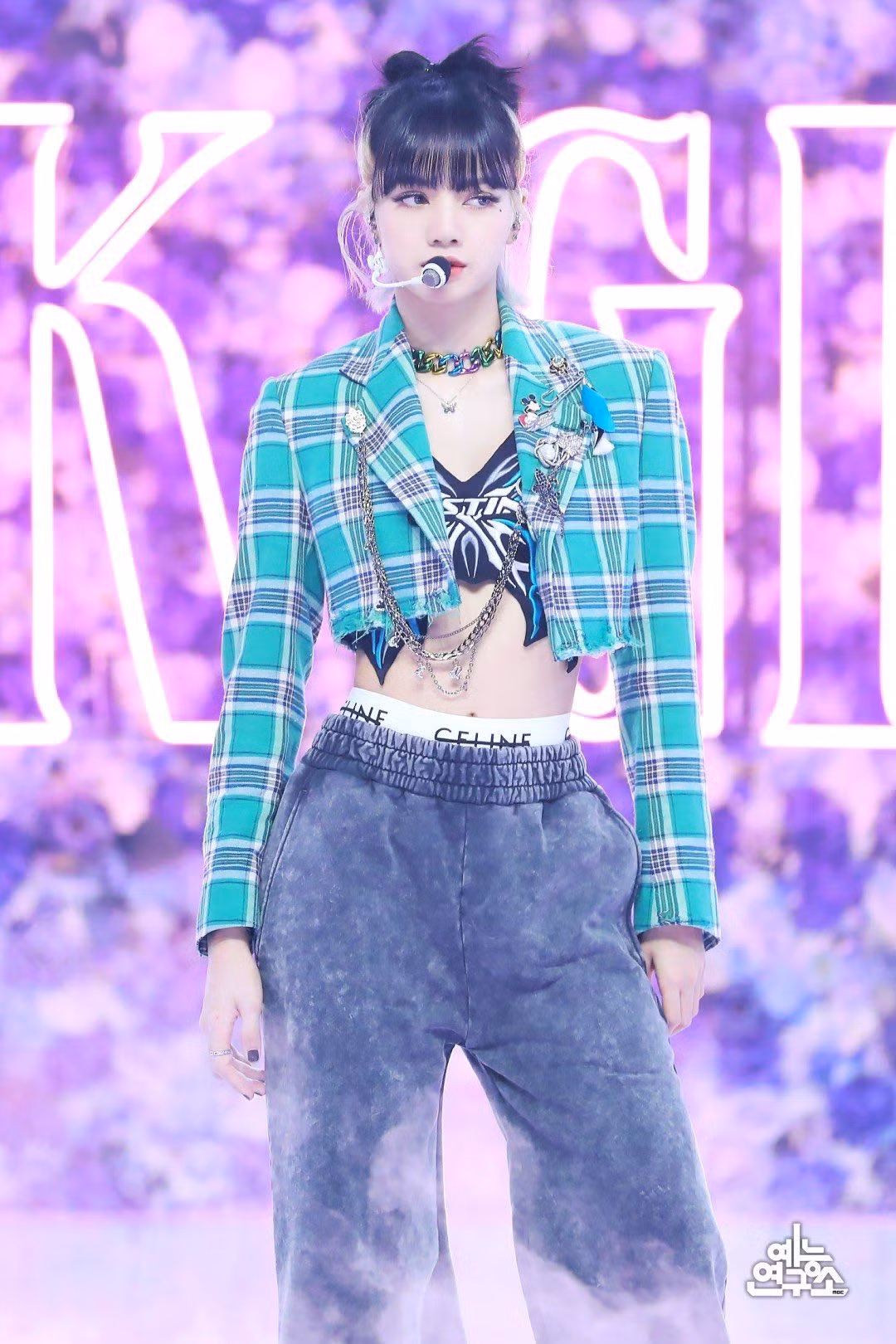 Điểm cộng cho stylist BLACKPINK vì không còn biến Jennie thành “nàng tiên cá mắc cạn” ảnh 4
