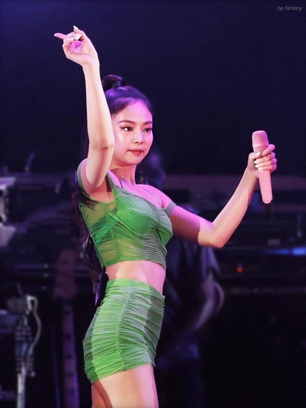 Ngay cả “Nữ hoàng thời trang” Jennie cũng có những bộ cánh “nhìn là muốn quay xe“ ảnh 7