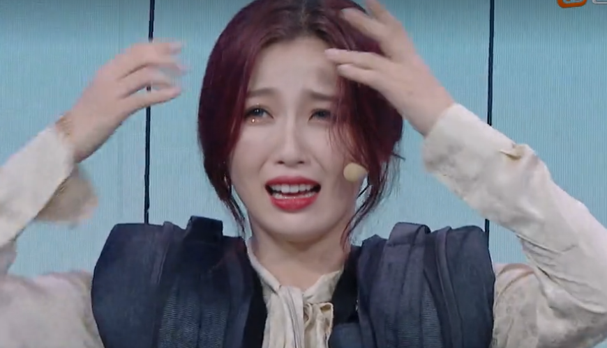 Bị nhầm với đối thủ, Ngu Thư Hân phản ứng nhanh và khéo cỡ nào mà lên được “hot search”? ảnh 3