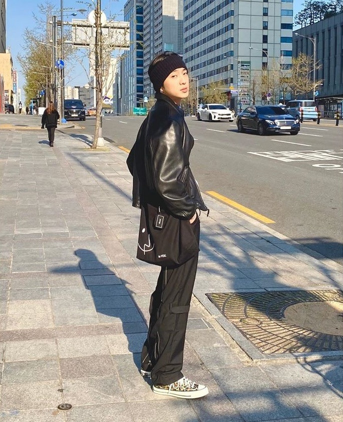 Sao Hàn 24H: Không hẹn mà gặp, Joy (Red Velvet) cùng Seolhyun (AOA) đều mặc đồ menswear ảnh 4