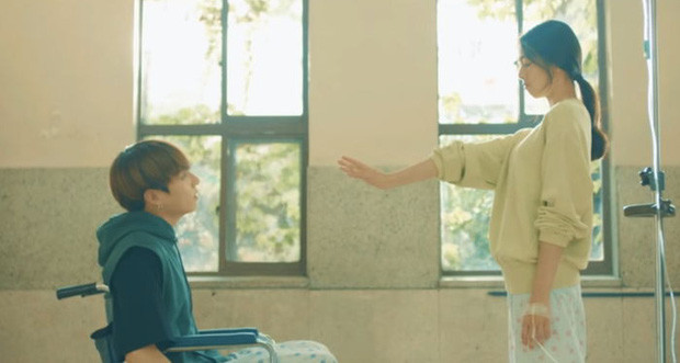 Vì sao Yuna (ITZY) lại bị cắt hết lời thoại trong phim ngắn của BTS? ảnh 3