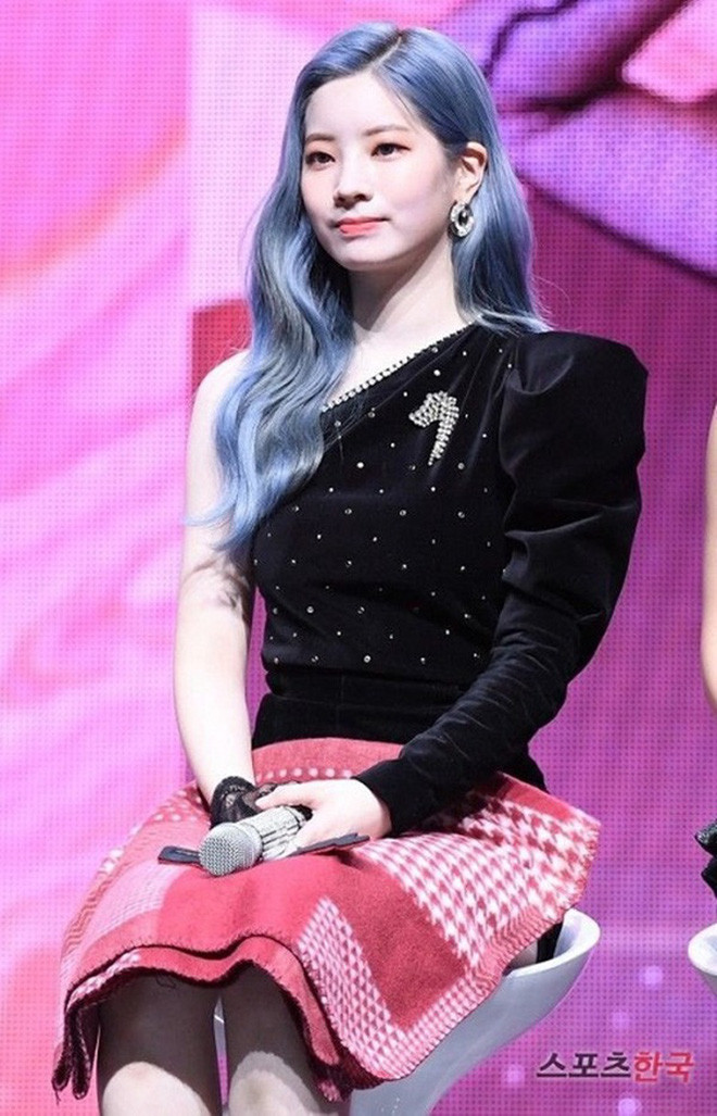 Liên tục chịu bất tiện vì váy ngắn nhưng do đâu sao Việt chưa dùng chiếc chăn thần thánh? ảnh 3