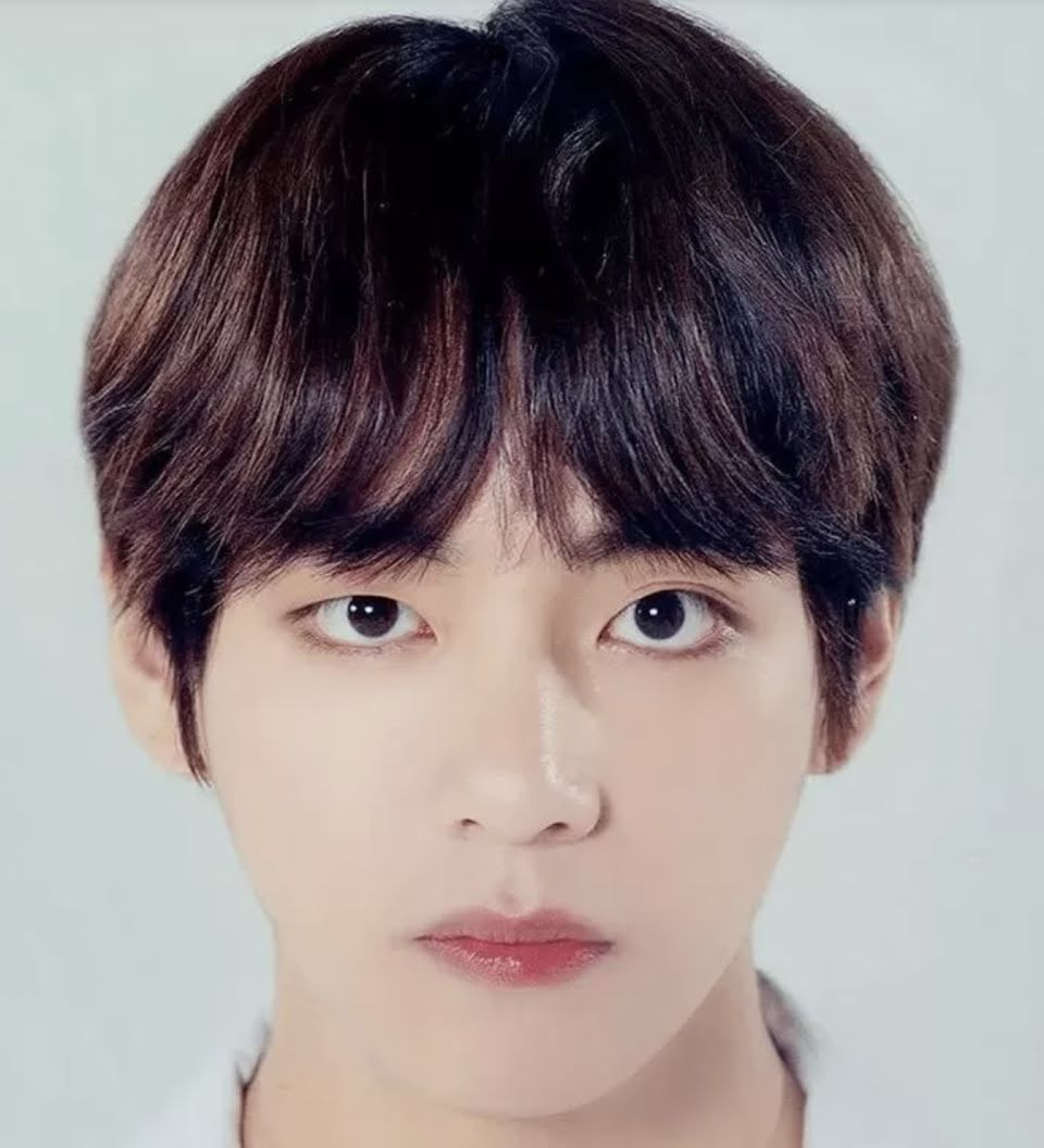 Ngạc nhiên chưa, nhiều “tường thành sắc đẹp” K-Pop hóa ra lại sở hữu “mắt nổ mắt xịt” ảnh 1