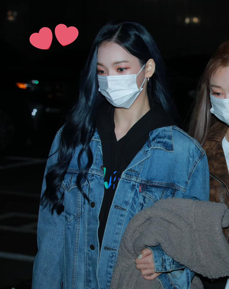 Chỉ là đeo khẩu trang đi làm mà aespa vẫn được khen ngợi vì thần thái sang chảnh ảnh 8