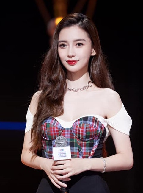 Ngạc nhiên chưa, hai “nàng thơ Dior” Jisoo và Angela Baby lại đụng hàng đồ của hãng khác ảnh 4