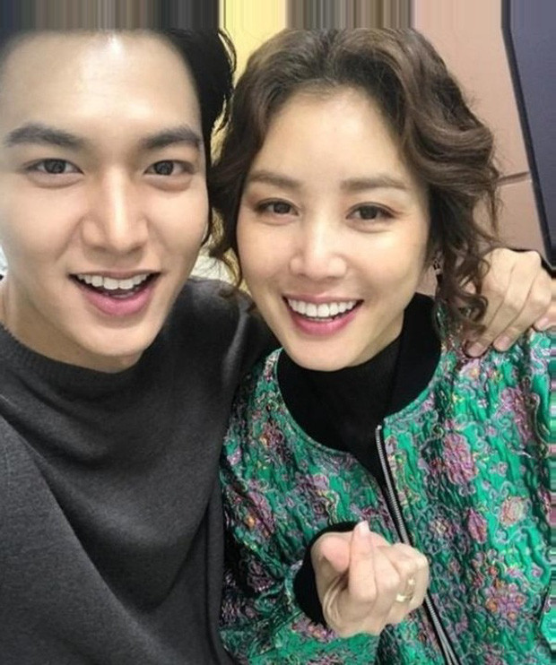 Lee Min Ho vướng tin đồn cực sốc: Đang bí mật hẹn hò với bạn diễn hơn 21 tuổi? ảnh 2