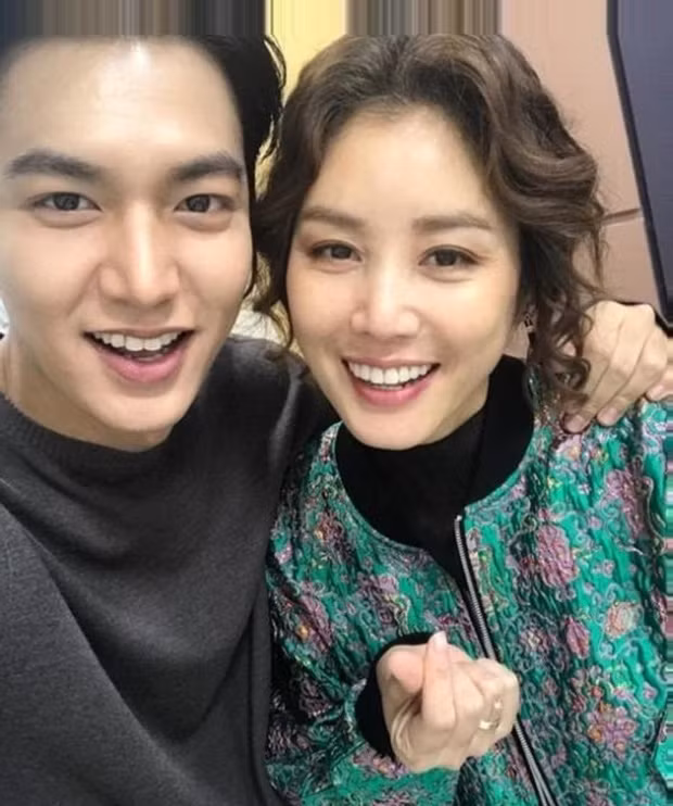 Lee Min Ho vướng tin đồn cực sốc: Đang bí mật hẹn hò với bạn diễn hơn 21 tuổi? ảnh 2