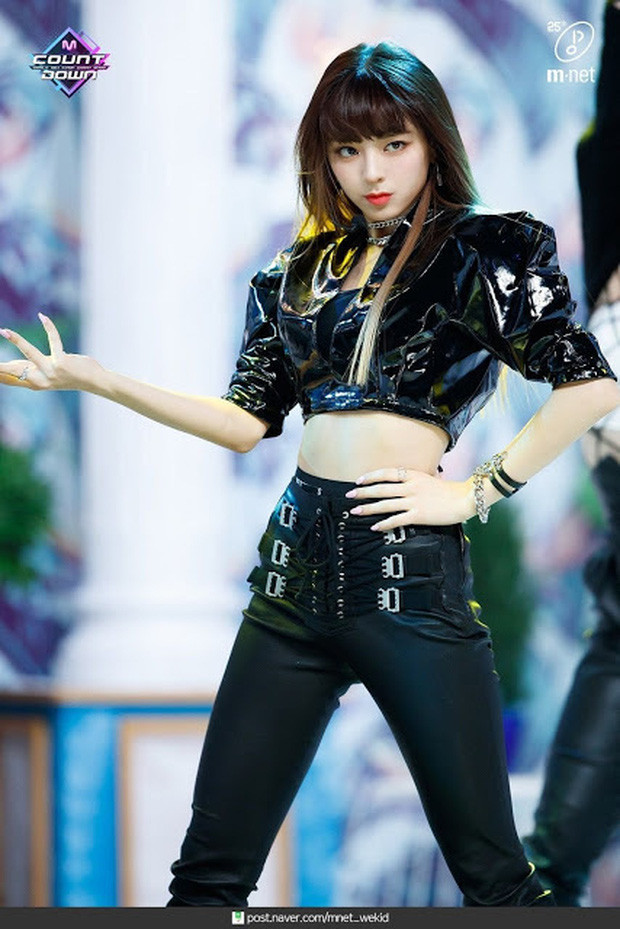 Bí quyết nào giúp Yuna (ITZY) trở thành cô em út siêu hút fan? ảnh 3