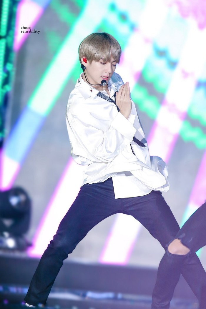 Jimin, Jungkook và V: Đoán xem mỹ nam nào của BTS mới đúng là “ông hoàng fancam”? ảnh 2