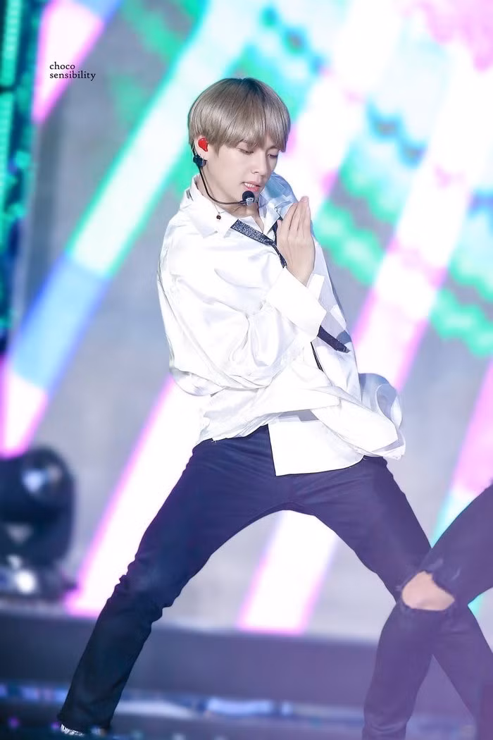 Jimin, Jungkook và V: Đoán xem mỹ nam nào của BTS mới đúng là “ông hoàng fancam”? ảnh 2
