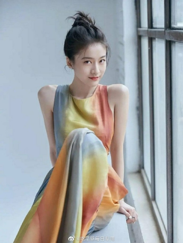 Đã tìm ra "chiếc váy thần thánh" được các mỹ nhân châu Á yêu thích nhất: Jisoo liệu có thắng thế? ảnh 9