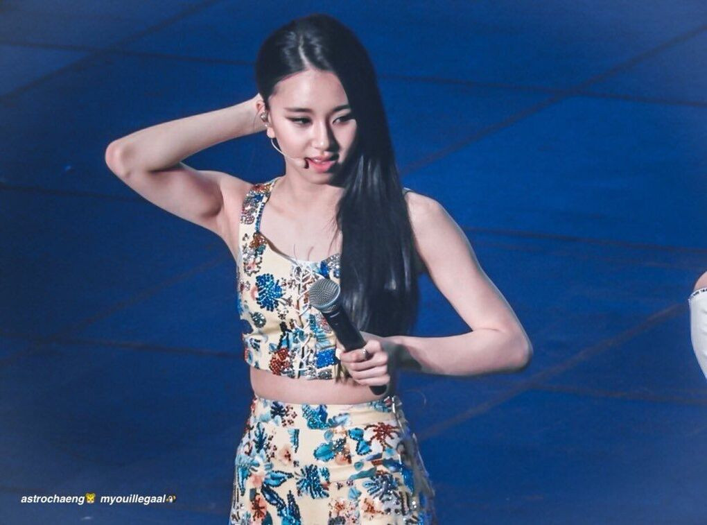 Ngoài Kim Sejeong, K-Pop còn rất nhiều nữ idol “nhìn mặt đáng yêu, nhìn cánh tay hết hồn” ảnh 4