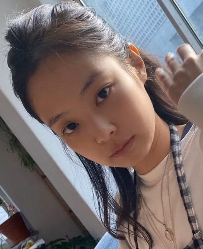 “Nữ thần mặt mộc” của BLACKPINK gọi tên Jennie: Không son phấn còn xinh hơn khi trang điểm ảnh 6