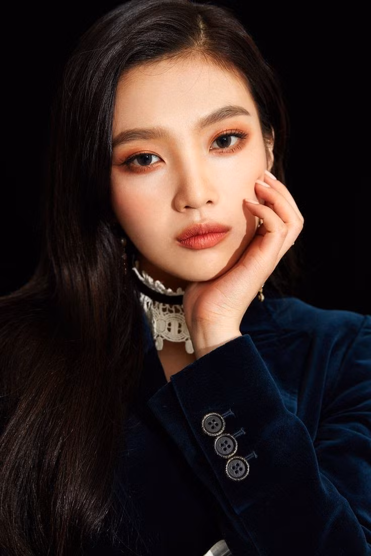 Đâu chỉ kiểu dáng lông mày, đường chân tóc cũng giúp idol thăng hạng nhan sắc ảnh 4