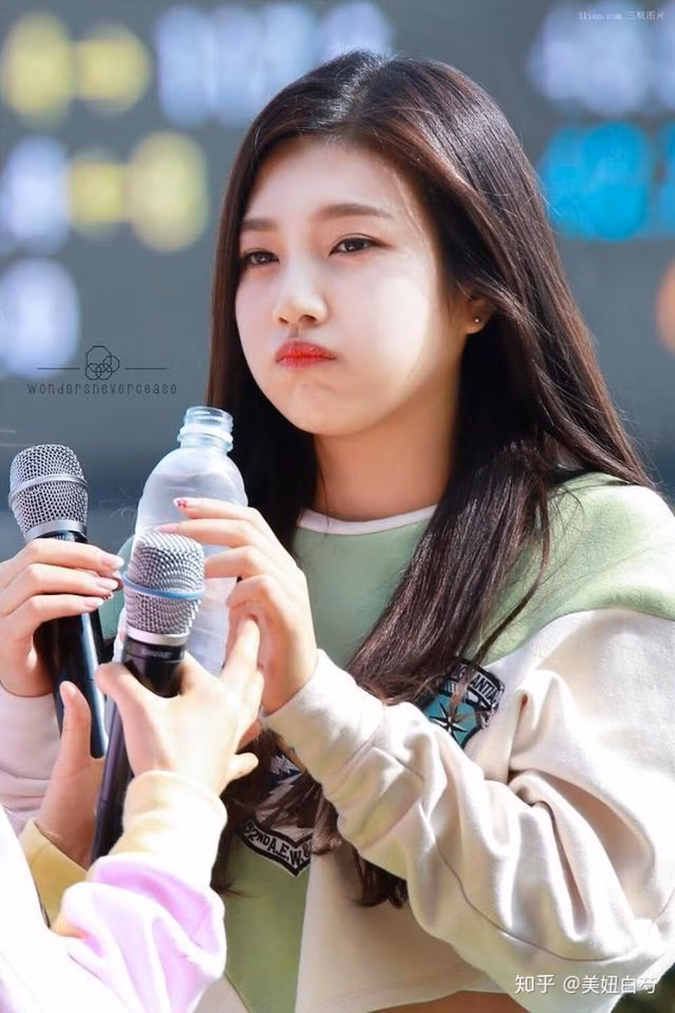 Đâu chỉ kiểu dáng lông mày, đường chân tóc cũng giúp idol thăng hạng nhan sắc ảnh 2