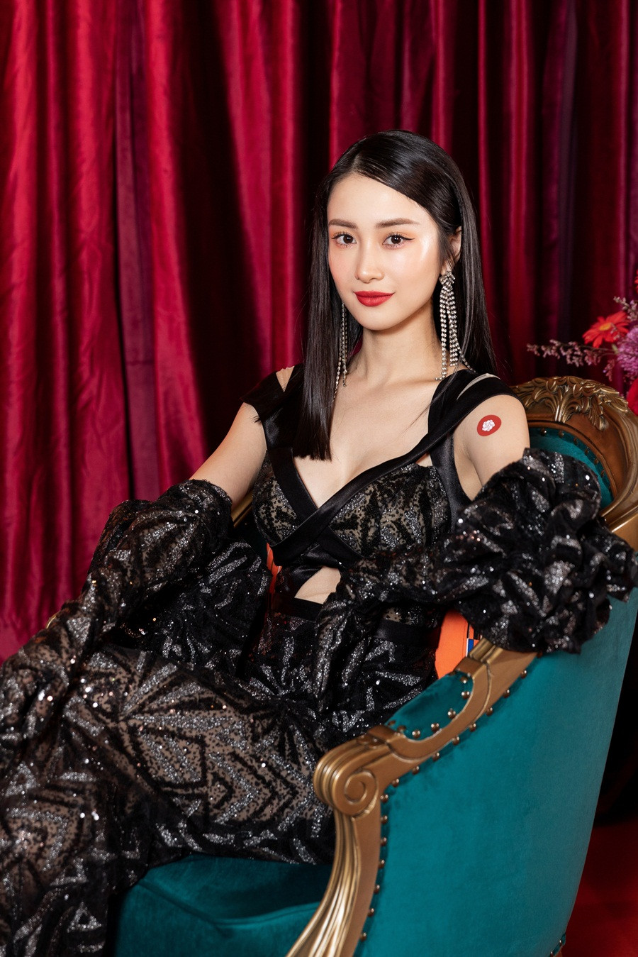 Thảm đỏ “Gái Già Lắm Chiêu V” chuẩn đại hội mỹ nhân V-Biz, ai cũng “chanh sả” hết nấc! ảnh 7