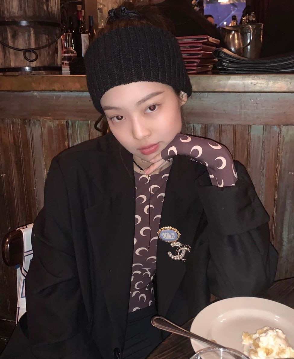 Ngoài BLACKPINK, nhiều idol cũng mê mẩn trang phục trăng lưỡi liềm dù rất khó mặc đẹp ảnh 3
