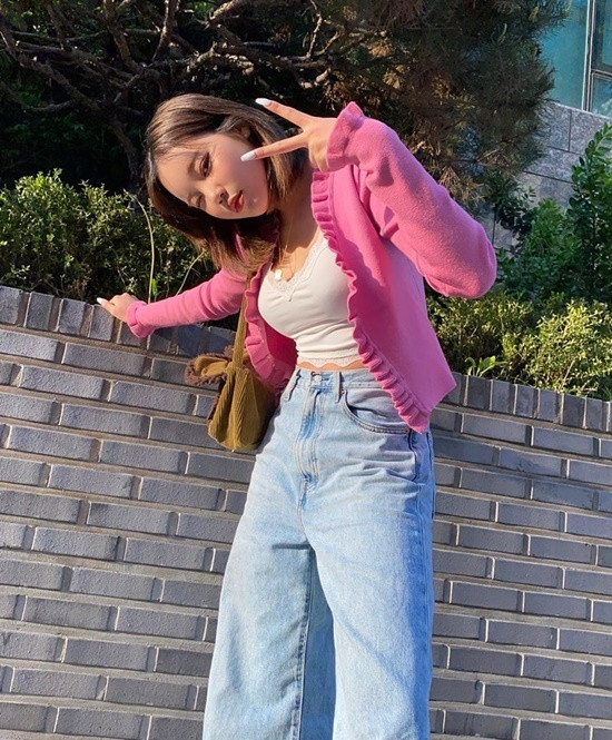 Sao Hàn 24H: Yoona mượn “boss” để quảng cáo trá hình, Chaeyeon (DIA) khoe ảnh tập pilates ảnh 3