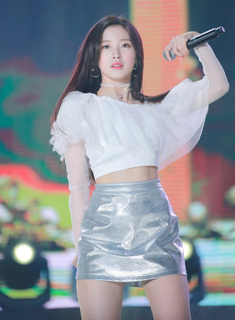 Đây chính là đối thủ của Rosé (BLACKPINK) cạnh tranh ngôi vị “Nữ hoàng crop-top” ảnh 4