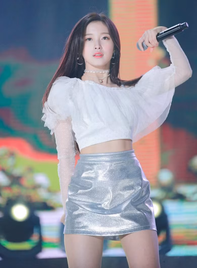 Đây chính là đối thủ của Rosé (BLACKPINK) cạnh tranh ngôi vị “Nữ hoàng crop-top” ảnh 4