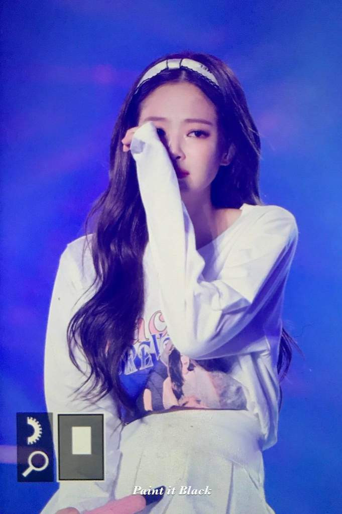 Những khoảnh khắc khiến fan K-Pop lo lắng cho sức khỏe tâm lý của Jennie (BLACKPINK) ảnh 1