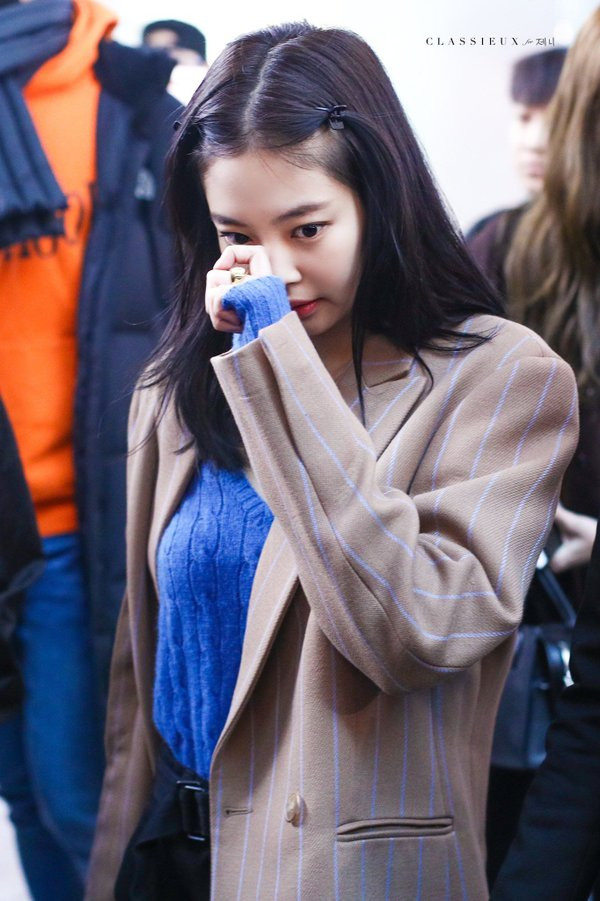 Những khoảnh khắc khiến fan K-Pop lo lắng cho sức khỏe tâm lý của Jennie (BLACKPINK) ảnh 2