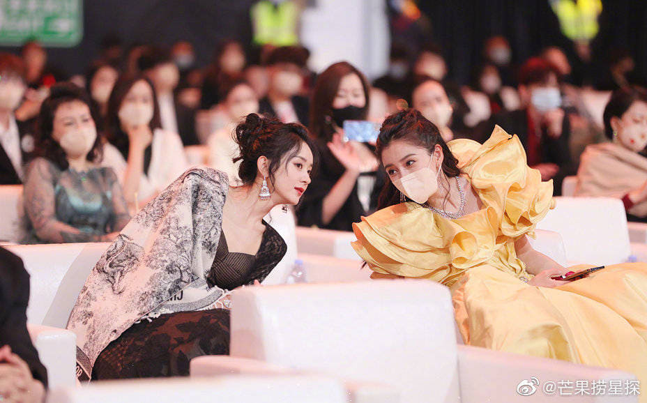 Đụng độ hai tình cũ của chồng, Triệu Lệ Dĩnh hành xử thế nào mà được netizen vỗ tay? ảnh 2