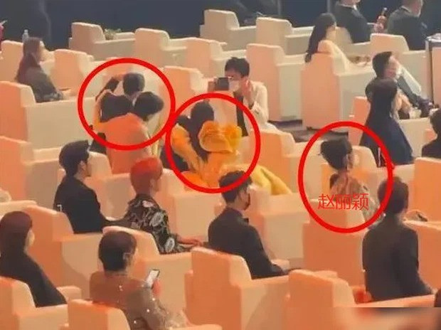 Đụng độ hai tình cũ của chồng, Triệu Lệ Dĩnh hành xử thế nào mà được netizen vỗ tay? ảnh 1