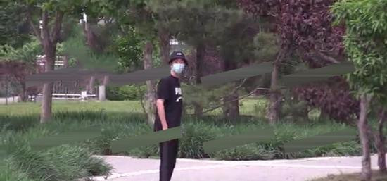 Hết đau đầu với fan cuồng, Lý Hiện lại chịu không nổi với các tay săn ảnh ảnh 2