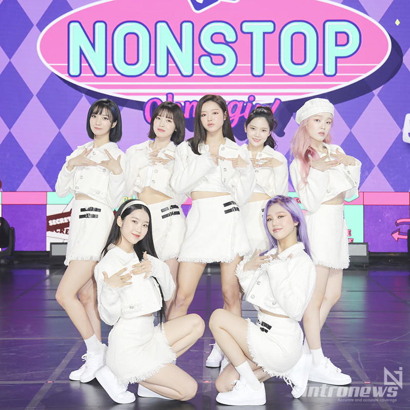 Chỉ một câu lỡ miệng khi lên nhận cúp, YooA (Oh My Girl) nhận đủ gạch đá ảnh 1