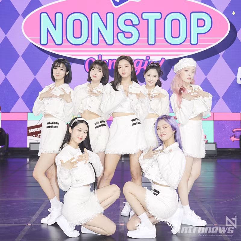 Chỉ một câu lỡ miệng khi lên nhận cúp, YooA (Oh My Girl) nhận đủ gạch đá ảnh 1