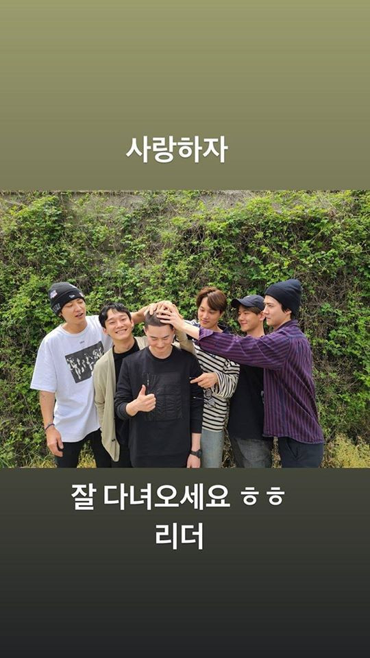 Suho nhập ngũ được một ngày, EXO đã gặp phải kha khá tin đồn bất lợi ảnh 2