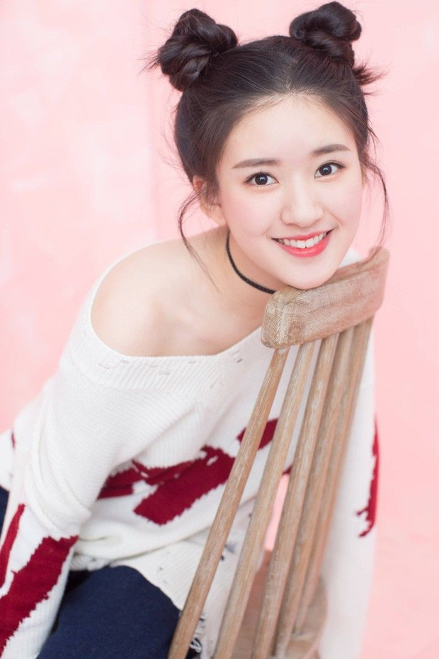 Đến cả mỹ nhân xuyên không Triệu Lộ Tư cũng rơi vào cảnh “ảnh tự up” và “ảnh được tag” ảnh 2